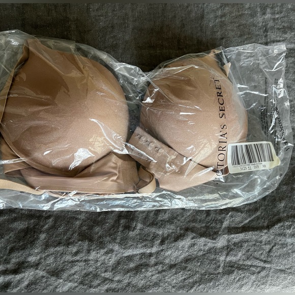 NWT and original packaging Victoria Secret bra size 38B - Picture 1 of 5